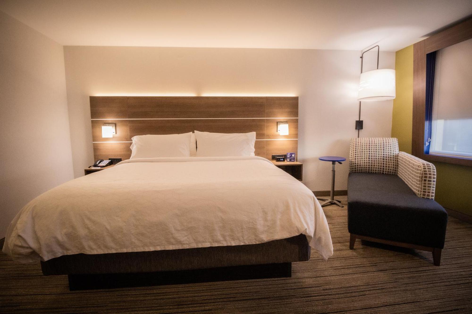 Holiday Inn Express & Suites - Boston South - Randolph By Ihg Eksteriør bilde