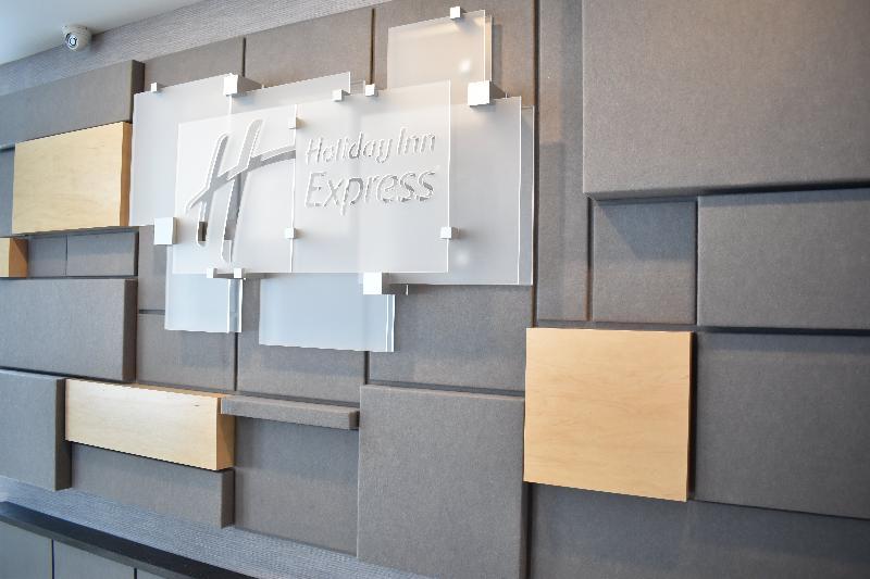 Holiday Inn Express & Suites - Boston South - Randolph By Ihg Eksteriør bilde