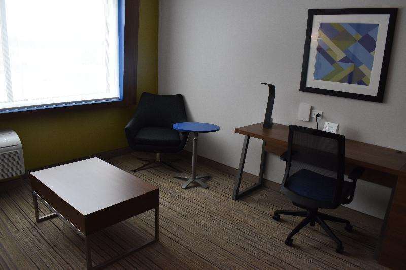 Holiday Inn Express & Suites - Boston South - Randolph By Ihg Eksteriør bilde