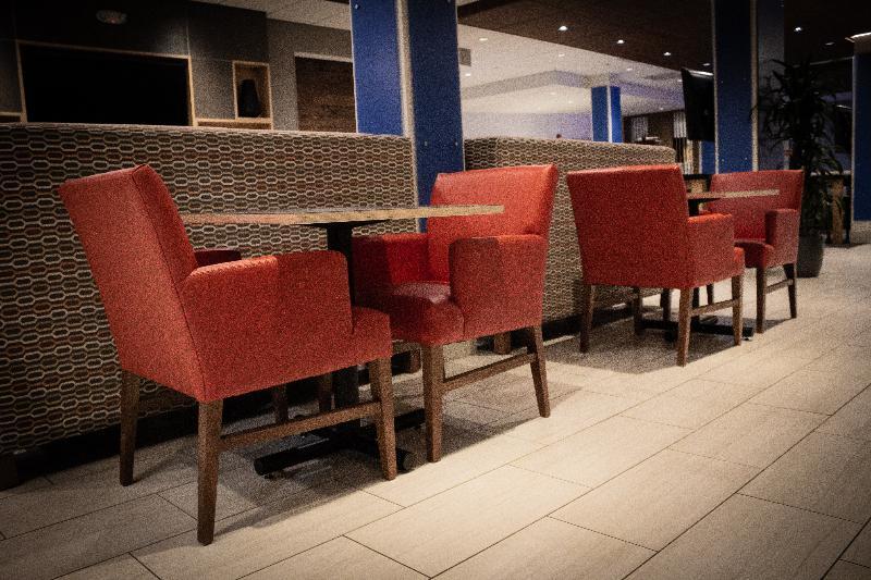 Holiday Inn Express & Suites - Boston South - Randolph By Ihg Eksteriør bilde